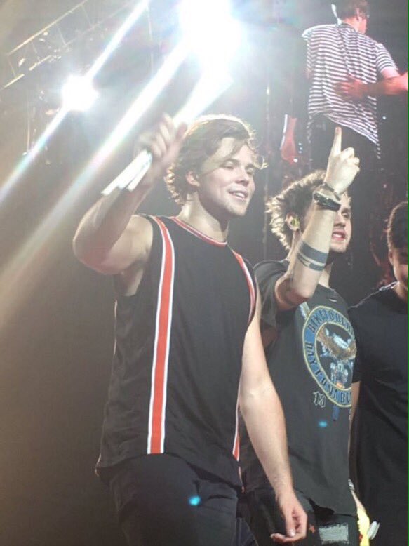 low quality 5sos (@lowquality5sos) on Twitter photo 