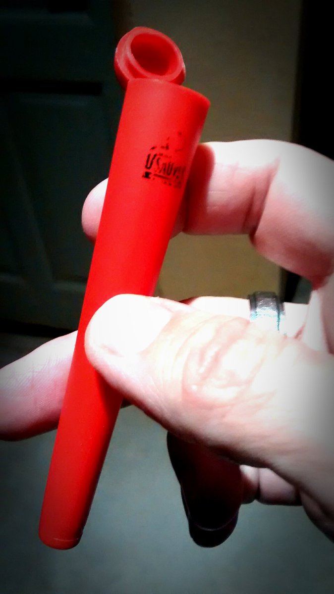 JulioBreshnev's tweet photo. Gracias @Sauverarg x solucionarme la vida! Desde ahora siempre en el bolsillo. Y rojo pa la envidia!! https://t.co/RWbO3MMm3D