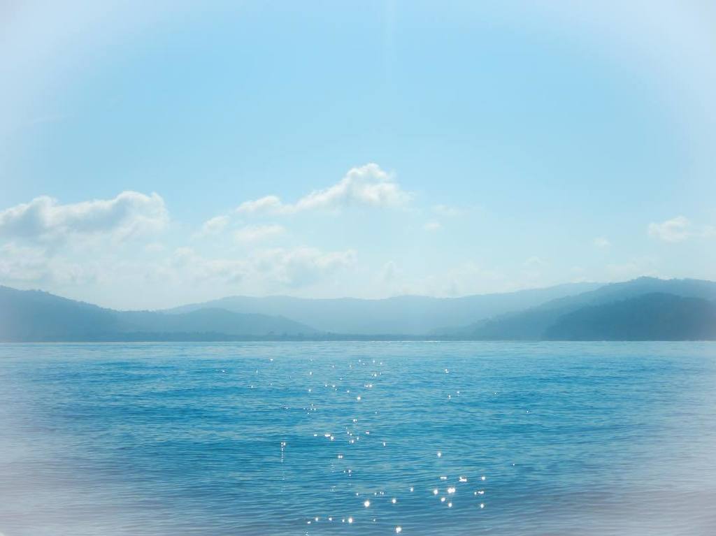 lifebysteve's tweet photo. When the sun turns the sea to diamonds... #lifebysteve #makelifefun #travel #adventure #co… https://t.co/4cW56lEqBx https://t.co/KeyY25eYyp