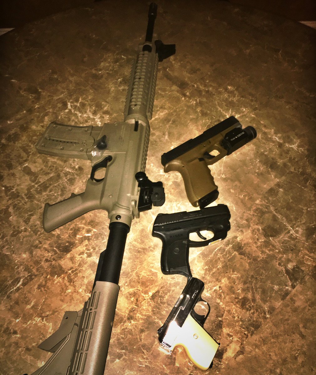 ColdAssHonkii's tweet photo. choppas on deck.🔫✊🏻 https://t.co/7rMaNxK0QH