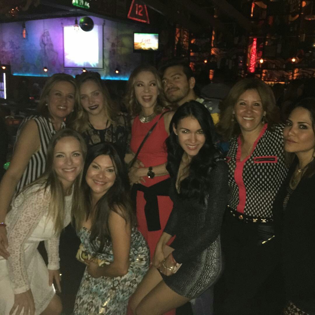 Don't stop the party 🎉🎊 <a href="/EdithGonzalezMx/">Edith Gonzalez</a> <a href="/MarquezPaloma/">Paloma belen Molina marquez</a> <a href="/minniewest/">Minnie West</a> <a href="/AdrianCarvajal/">Adrian Carvajal</a> <a href="/VanessaBauche/">Vanessa Bauche</a> <a href="/AdrianaBermude/">Adriana Bermudez</a> 🍸