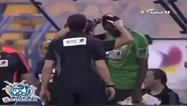 vkenneth_com's tweet image. Saudi footballer given haircut to remove un-Islamic mohawk just before kick-off #BlackSLAVES
dailym.ai/1NlnaaG