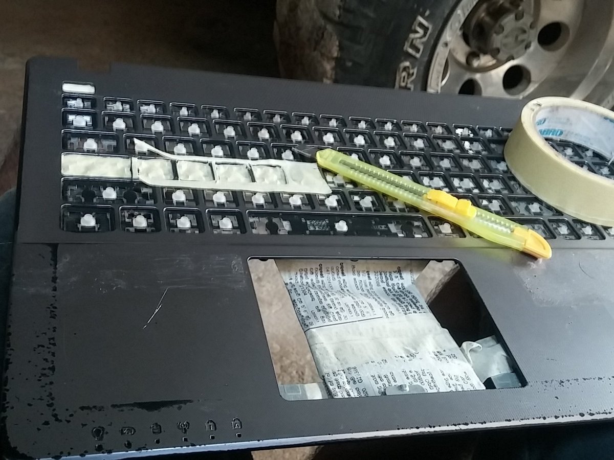 malithJKMT's tweet photo. 96 more to cover.. 😅😅 #paintJob #Asus #laptop #අවුරුදු - with #4DR6 https://t.co/6TM8iXJgpT