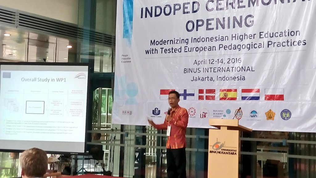 BINUSINTL's tweet photo. Tri Asih Budiono, Dir. of Academic Dvlopment- @BINUSINTL , sharing abt Self assessment-Data analysis report #Indoped https://t.co/rcUglwjooY