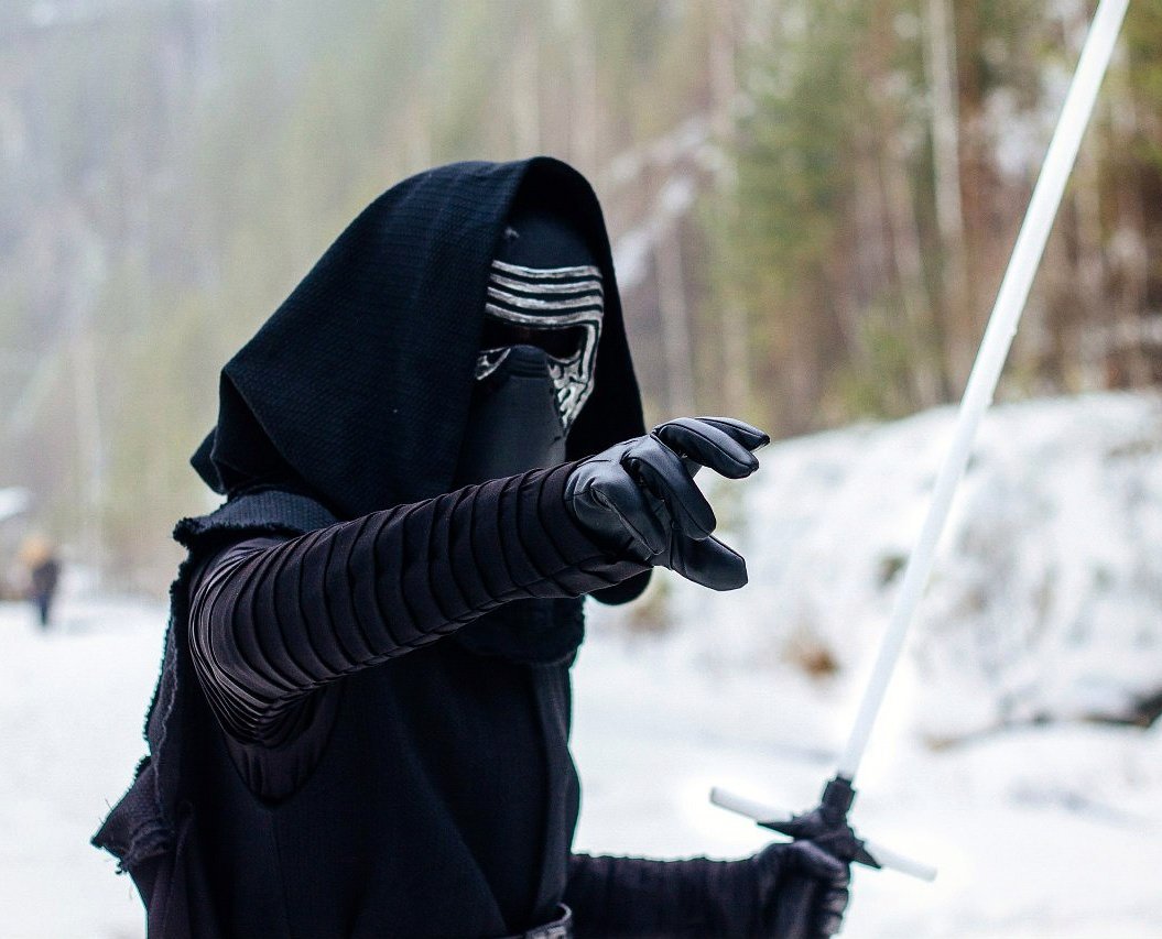 _Maskcraft_'s tweet photo. #Kyloren #Backstage #starwars #cosplay #darkside#comingsoon #Kylorencosplay #forceawakens https://t.co/3PfF8xIZWO