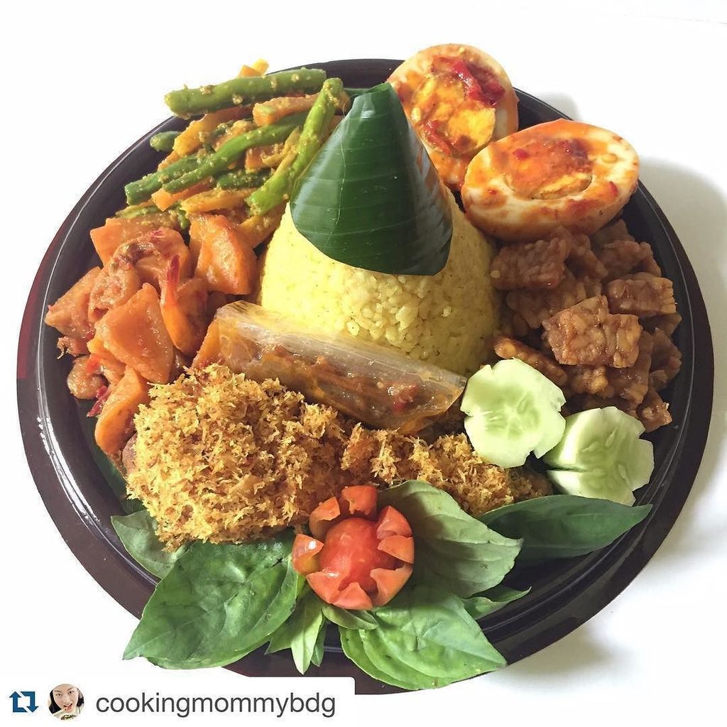 Tumpeng
.
👌🏻 Mini - Rp. 40.000,- / porsi
👌🏻 Besar - Rp. 30.000,- / porsi
Minimal 20 porsi
… ift.tt/1MqPMV6