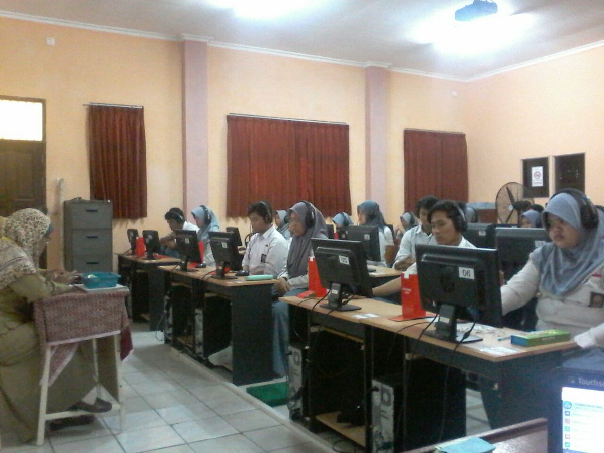 Hari terakhir sesi terakhir UNBK Mapel Bhs Inggris. Alhamdulillah selesai sudah seluruh rangkaian kegiatan UNBK 2016
