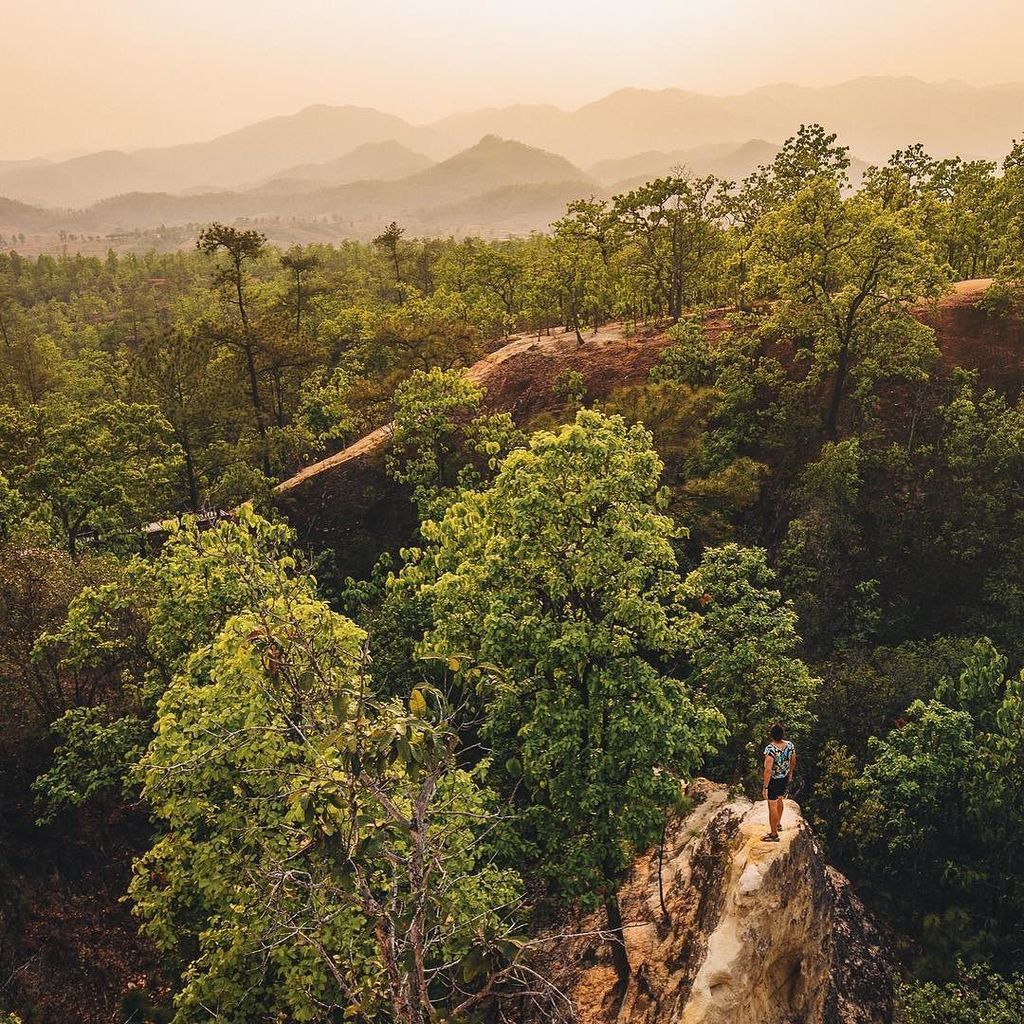 VFpictures's tweet photo. Canyon runner https://t.co/66YQ658AzC https://t.co/Y7dQKqOk8U