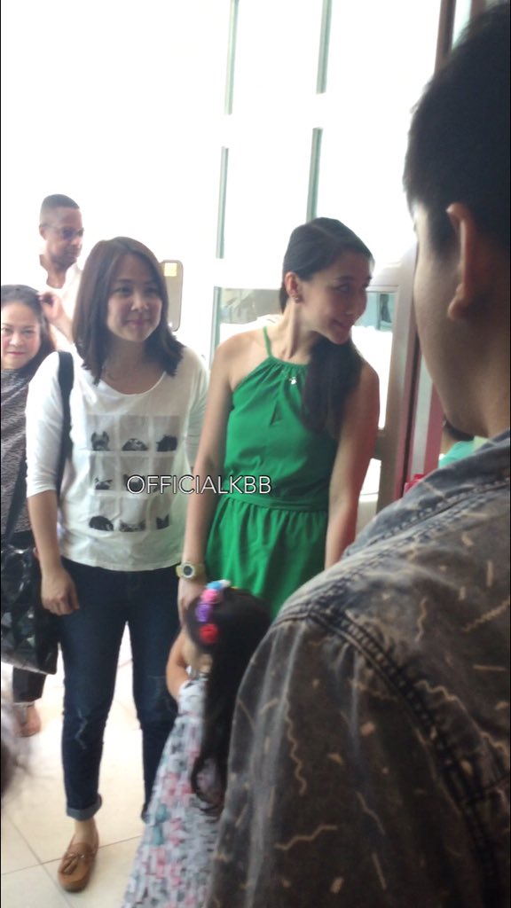 OfficialKBB's tweet image. Kumpleto na ang Bernardo Family. Si Queen Mother Min af Queen nalang ang kulang. 

KBB OnFire
#KathrynThankfulAt20