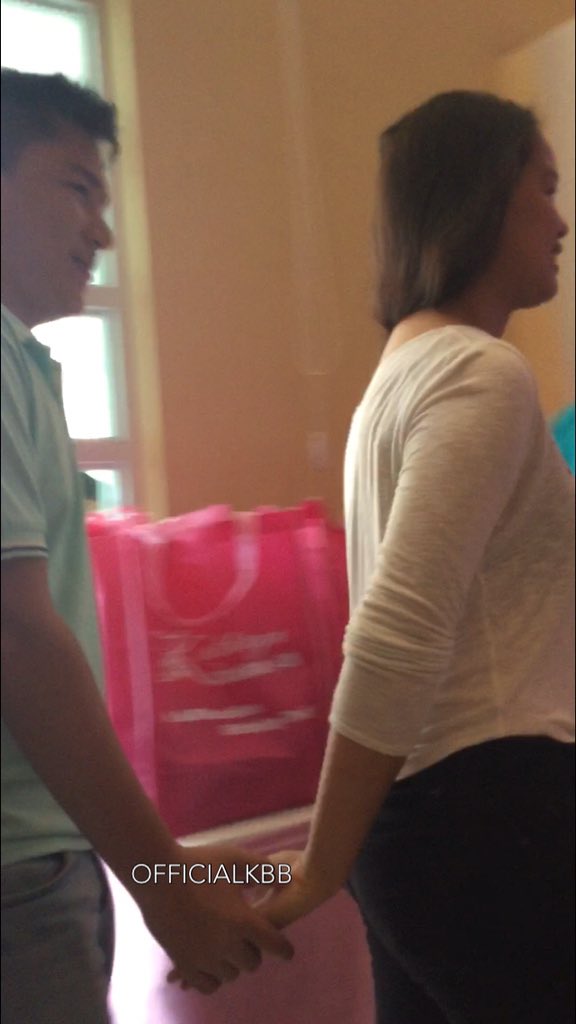 OfficialKBB's tweet image. Kumpleto na ang Bernardo Family. Si Queen Mother Min af Queen nalang ang kulang. 

KBB OnFire
#KathrynThankfulAt20