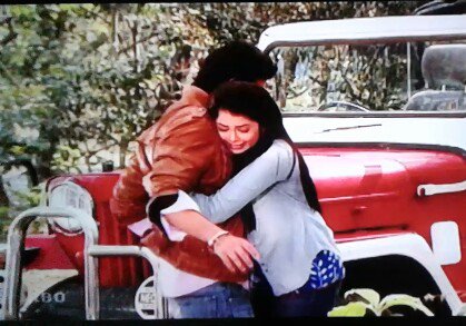 xadhaw7's tweet photo. @DiganganaS @v_vishal13 Ciyeee Veera memeluk Baldev 🙇,,pd Baper nihhh #VeeBa @akangobet @O_H12123 #VEERAEPS86 https://t.co/JPwuly2ybV