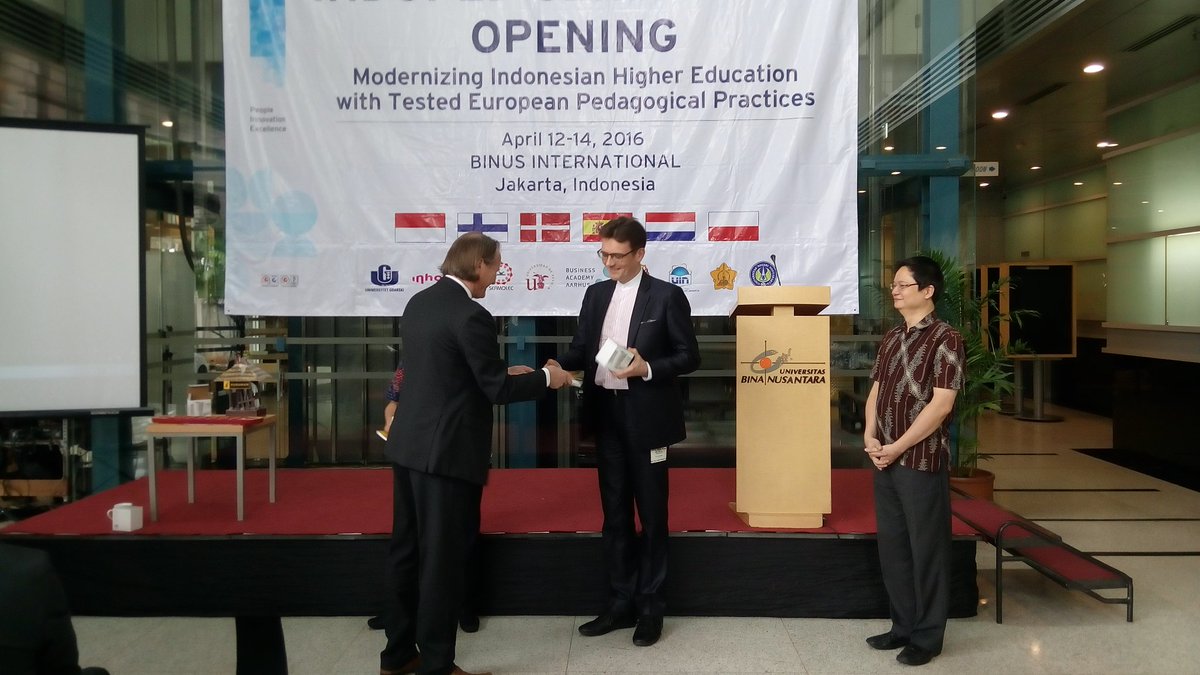 BINUSINTL's tweet photo. This is the end of the #Indoped opening ceremonial. @BINUSINTL &amp; Indoped give token of appreciation to all speakers https://t.co/qSVu94X5u6