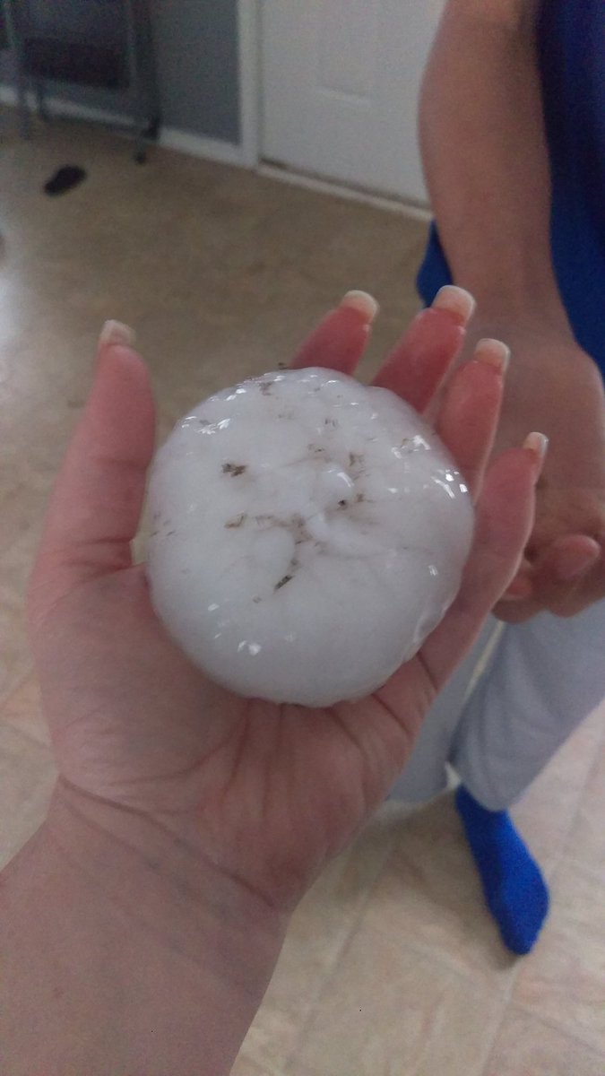ALC_2015's tweet photo. And this one. Hail the size of grapefruit! https://t.co/e9cfAErKqq