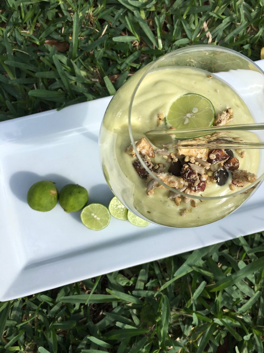 KipfiSuzanda's tweet photo. Enjoy a keylime Smoothie for breakfast ! https://t.co/bOppVj6sTK
