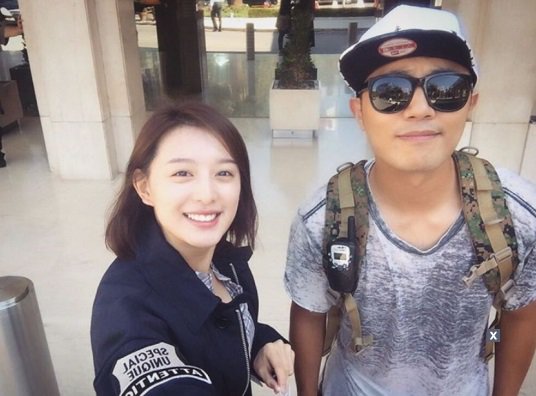 soompi's tweet photo. Jin Goo and Kim Ji Won Carefully Comment On “Descendants of the Sun” Finale
https://t.co/ztKMhPYzDg https://t.co/lWIsQ7sg99
