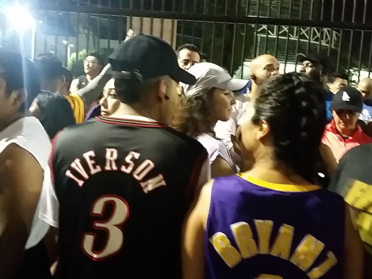 JG2pt0's tweet photo. Idk if this guy knew tonight was #RunForKobe @_BlacklistLA https://t.co/ZZcPFYBLwc