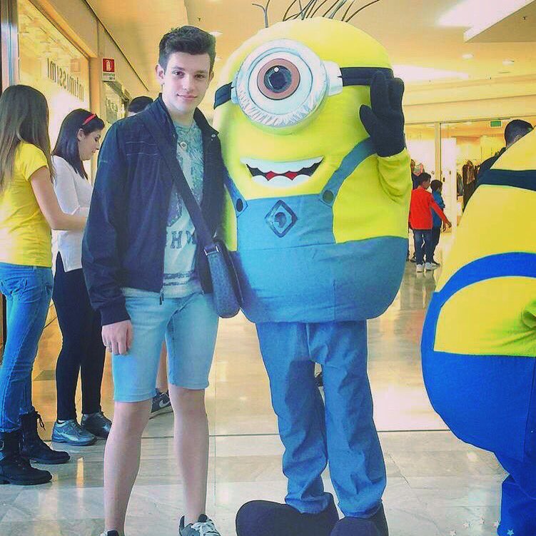 SimoneRusso_YT's tweet photo. Volevo condividere questo momento felice, così, a caso😂 #Bananah 🍌 #minions https://t.co/QB7OAqD6Vn