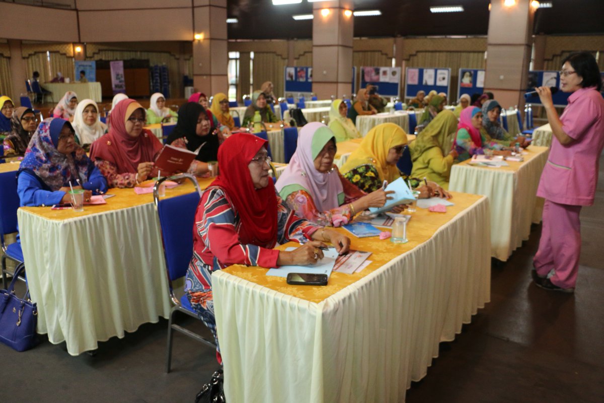 LPPKN_Perak's tweet photo. 12.4.16-Kursus Ilmu Keluarga@LPPKN di Dwn Kediaman Rasmi MB Perak @LPPKN @lppknukk @norlasiah1958 @AnjliDoshi https://t.co/NqxFaM5mZd