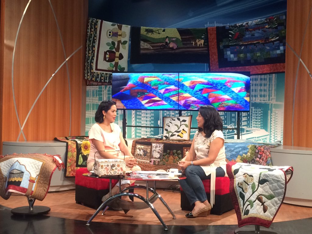 Sdg brlangsung Buatan Indonesia " Quilt : Seni dan Inovasi " bersama Nisa Hariadi dan <a href="/carolinesoe/">Caroline Soerachmat</a> di <a href="/TVRINasional/">TVRI Nasional</a>