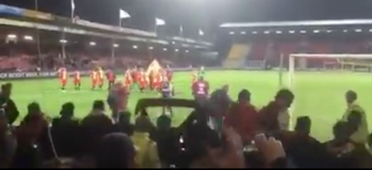 "ALS DE NACHT VERDWIJNT"

Prachtversie van Eagles supporters gisteren tegen <a href="/fcvolendam/">FC Volendam 🔶</a> 

goo.gl/VjFeXp