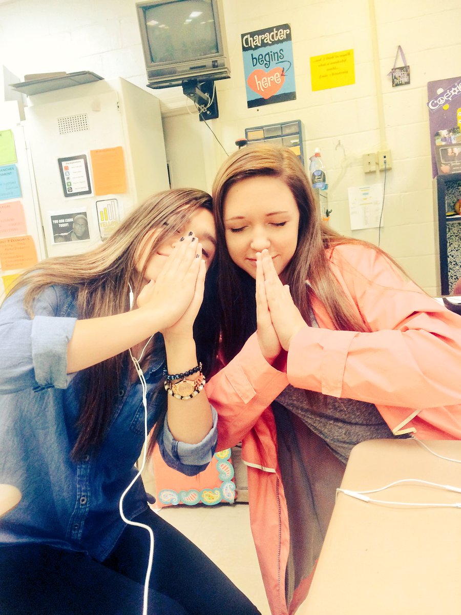 monk__ey's tweet photo. Slaying and praying with my main monk🙏🏼🙏🏼🙌🏼 #inthetemple @nunzrawesome https://t.co/X1sbAjyT8H