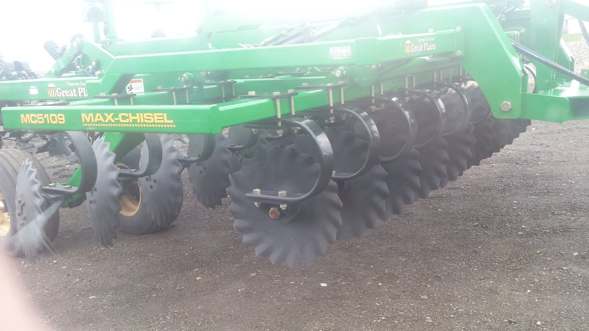 wyatt_sales's tweet photo. Great Plains Max Chisel. The ultimate in residue management and deep vertical tillage. #greatplains #maxchisel https://t.co/ZJgKzov187