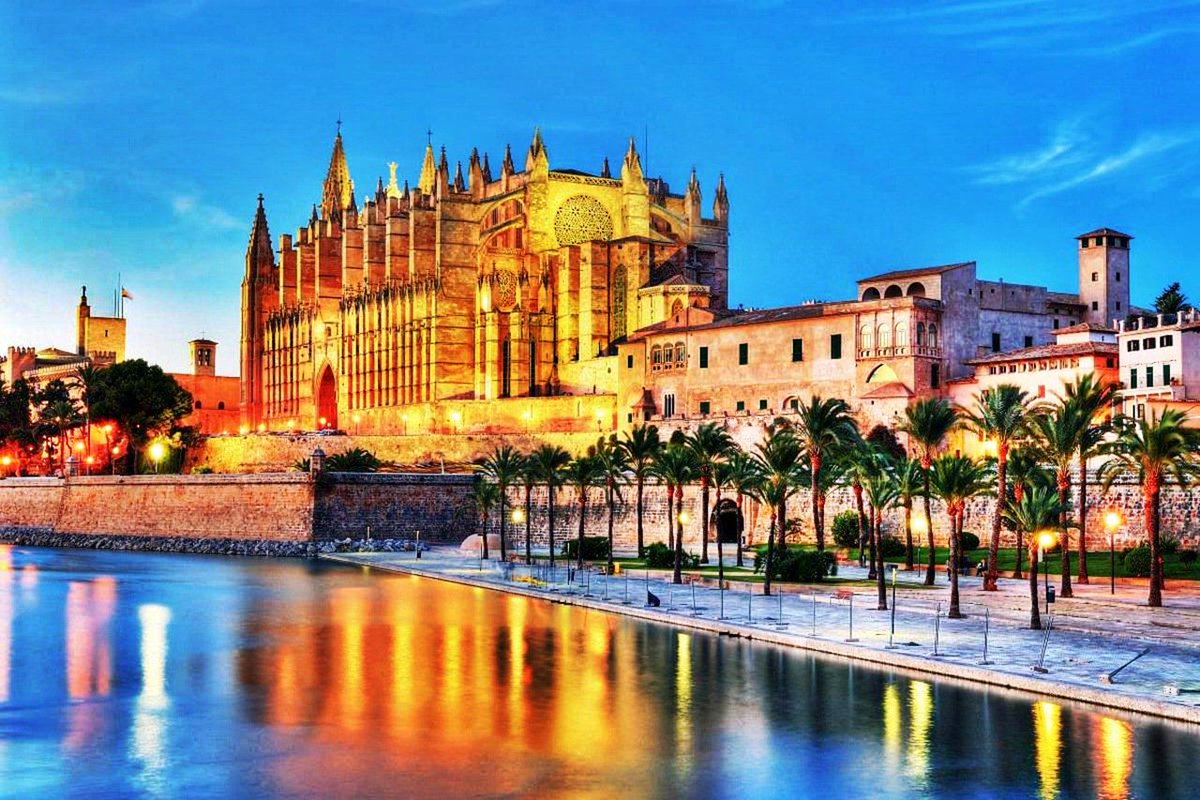 majorcahotels's tweet photo. Offers for Mallorca --> #majorca #offer #cityhotels https://t.co/br58qrWoTH https://t.co/hHBGeh5LS6