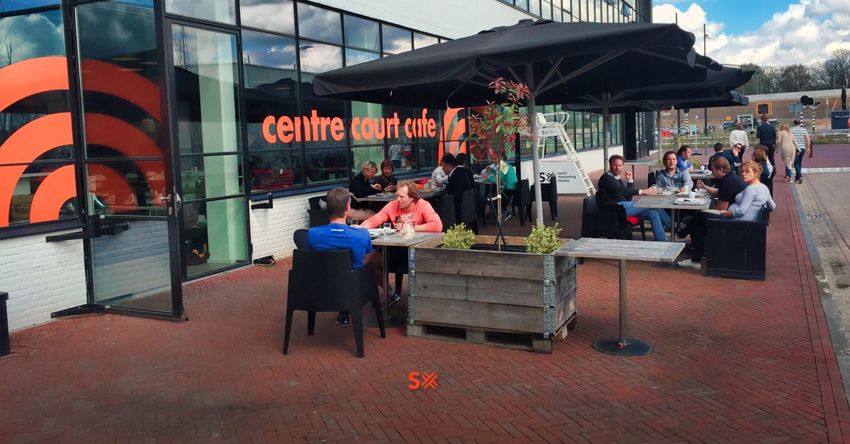 #SX in april:
☀ Genieten in de zon 20°
🍴 Lunchen <a href="/CentreCourtCafe/">Centre Court Cafe</a> 
📝 Vergaderen
🏋 Sporten <a href="/SXsportsclub/">SXsportsclub</a>