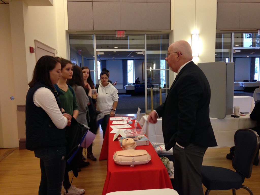 ErikaJMurphy's tweet photo. GHS students learning outside the classroom at the Health &amp; Science Career Expo @ Holy Cross! https://t.co/HvbVXUkNDh