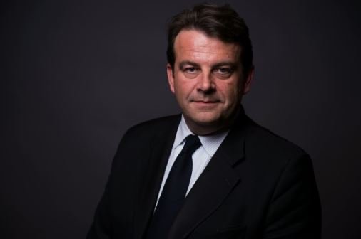 publicsenat's tweet photo. #legislatives2012: selon @lemondefr, la #DGSE a surveillé @solere92, adversaire de Guéant >> https://t.co/a9ChrNlWri https://t.co/WksAjL4RXb