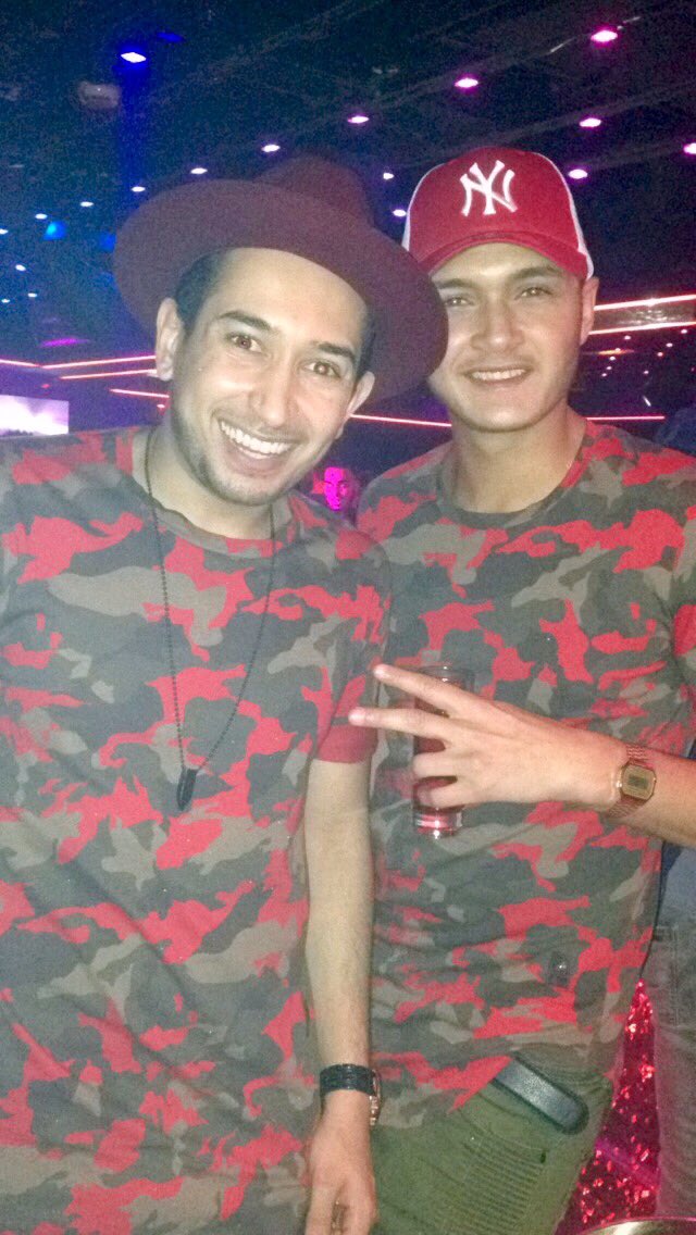 AGhozelam's tweet image. Opération camouflage @LakhdarOff 👹❤️ #GardeAVous #mercécé