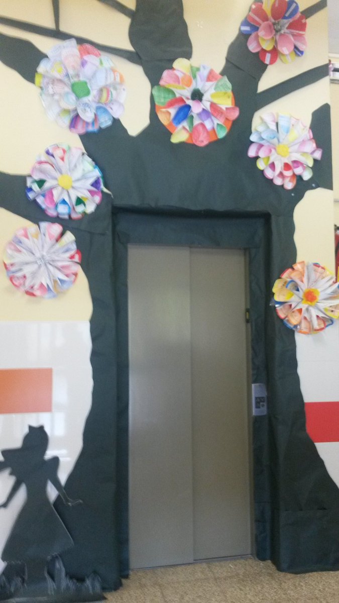 CovaCEP's tweet image. Espectacular decoración para celebrar el día del libro del CEIP Manantiales!!! @cepmalaga @jmcriado