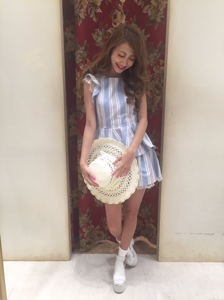 __ripanyan___'s tweet photo. 💗💗りぱにゃん店頭着用code💗💗
雑誌Ray📗掲載アイテムです💄
🌼マルチストライプset up🌼
上下で¥13,800+tax🎀
大人〜💕可愛い😢♡
#LIZLISA
#llgals
#りぱにゃん
#可愛いと思ったらRT https://t.co/wdb4QRfWcD