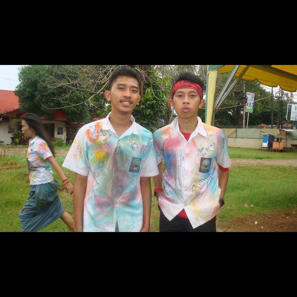 Uhhh pak vocalis dah ah yang belom lulus udah coret2an 😁😚