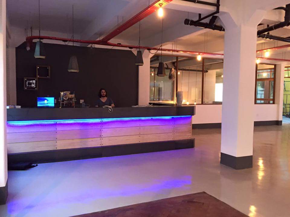 jamescapetown's tweet photo. PLS RT! Follow me 1pm LIVE video tour https://t.co/dpuxRef5p8 @91Loop #hotel! #capetown #traveltuesday (Pics theirs) https://t.co/UBjvxUaANd