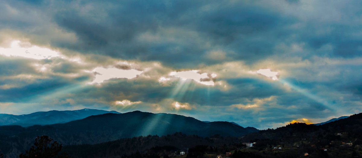 DomenicoOlivito's tweet photo. #Luci come #speranza.
#Nikon #Sila #SanGiovanninFiore https://t.co/y98r1hWRXZ