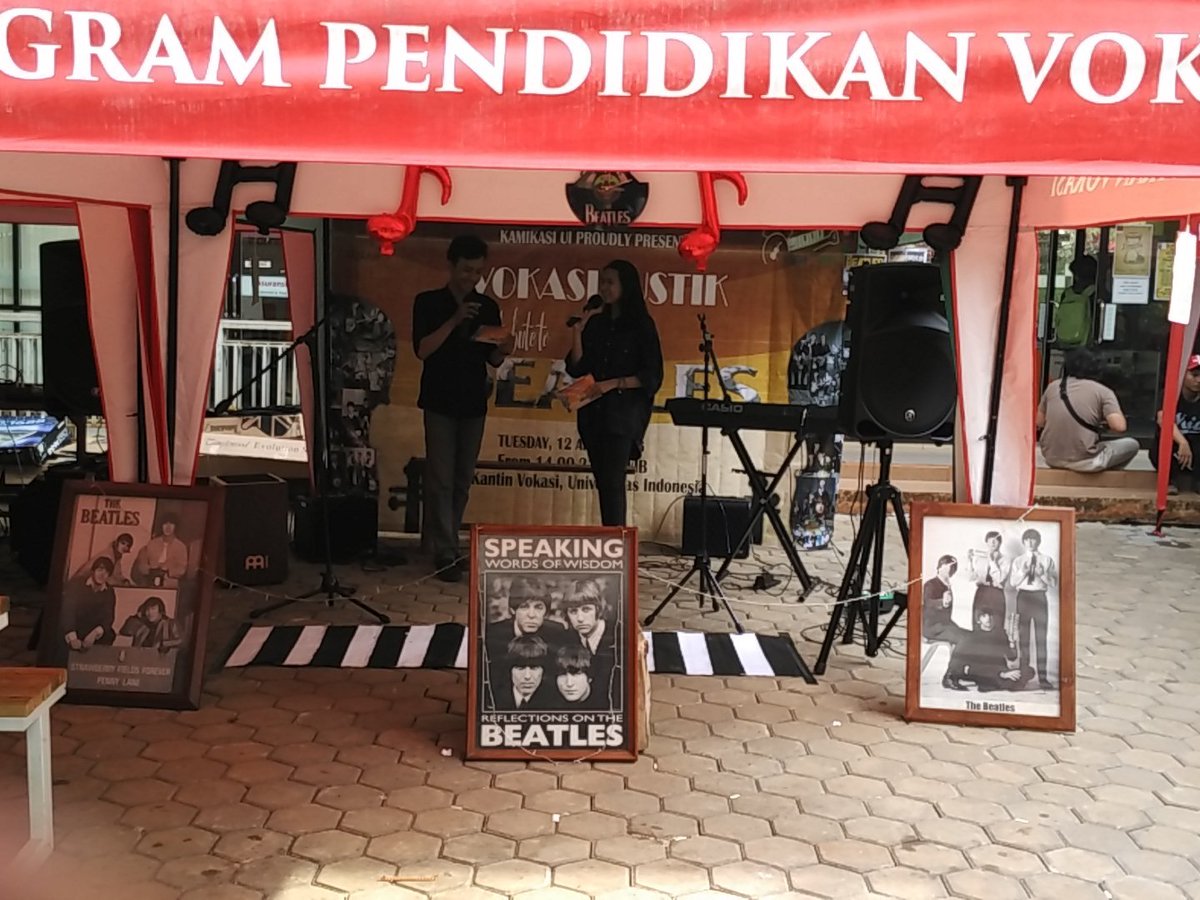 Kuy yang gabut sini yu kanvok,kapan lagi kita nikmatin BEATLES di kampus kita