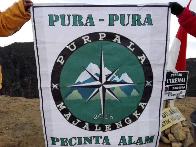 purpalamjlk's tweet photo. Sedikit oleh oleh dari puncak ciremai :)) @purpalaofficial @PurpalaSMD https://t.co/lFWUups4Yj