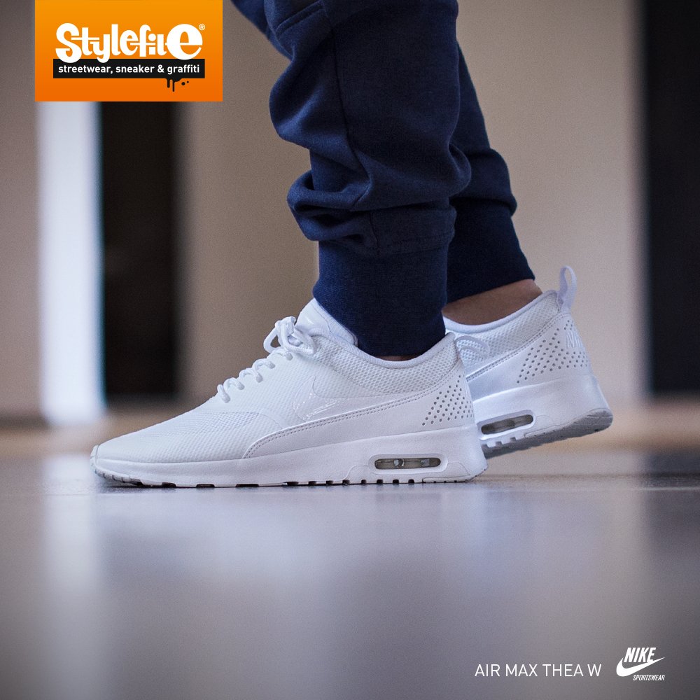 stylefile's tweet image. #Allwhiteeverything ist das Motto des neuen Theas!
 Hier gibt's die Triple White Variante: bit.ly/TheaWhite_DE