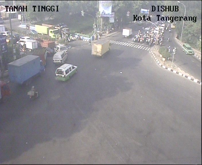 15.54 arus lalin simp. tanah tinggi terpantau ramai lancar mengarah bandara maupun arah dlm kota.