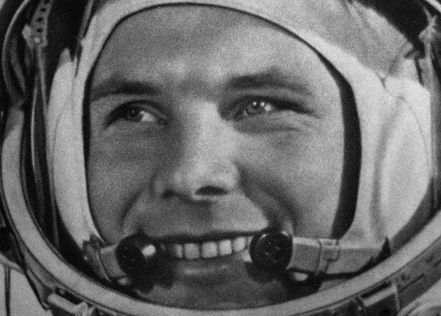 Cmdr_Hadfield's tweet image. 55 years ago today, we left Earth for the 1st time. A brave man led the way - thank you, Yuri Alekseyevich Gagarin.