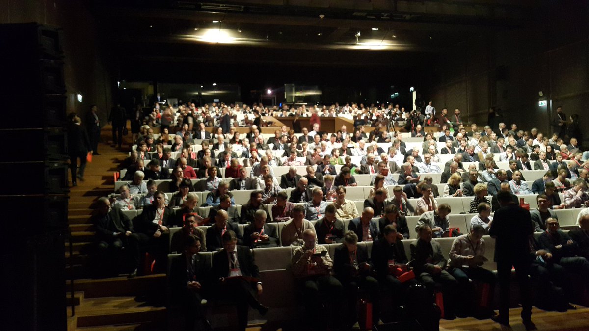 kfryd's tweet photo. Znowu nadkomplet na Fujitsu World Tour w Warszawie #FujitsuWT https://t.co/lB0SjeIQl1