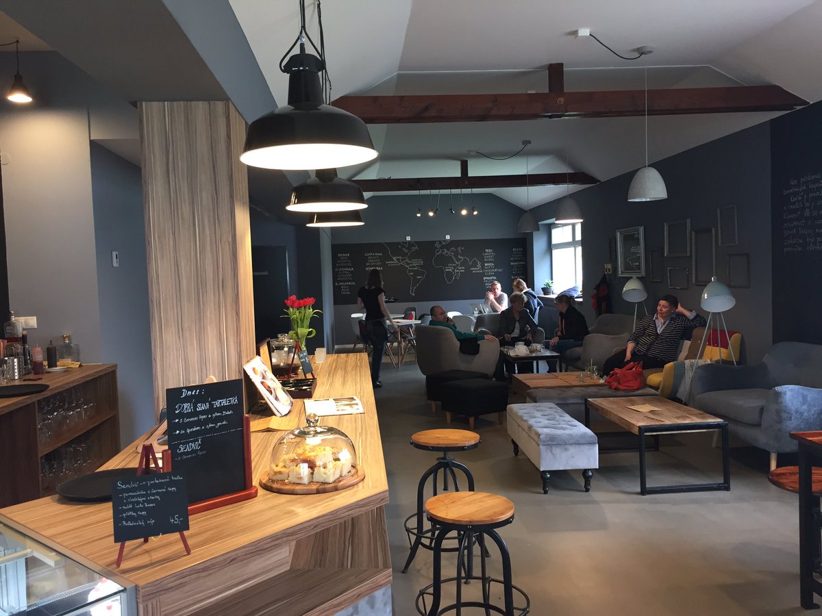 copywriterka's tweet photo. Pardubice mají dobrou kavárnu! Daleko lepší než její název (Dobrý Kafé) a lokalita (Polabiny). https://t.co/yDdohQd7ma