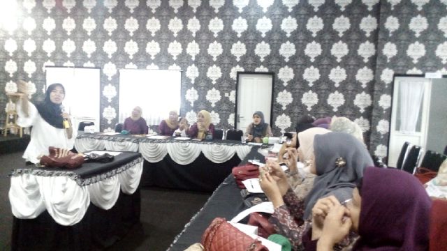 DwpDinkes's tweet photo. Pertemuan Rutin Dwp Unit Dinkes yg di isi dg kegiatan merajut @DediMulyadi71  @PkkPurwakarta https://t.co/MpVtQY7Z2i