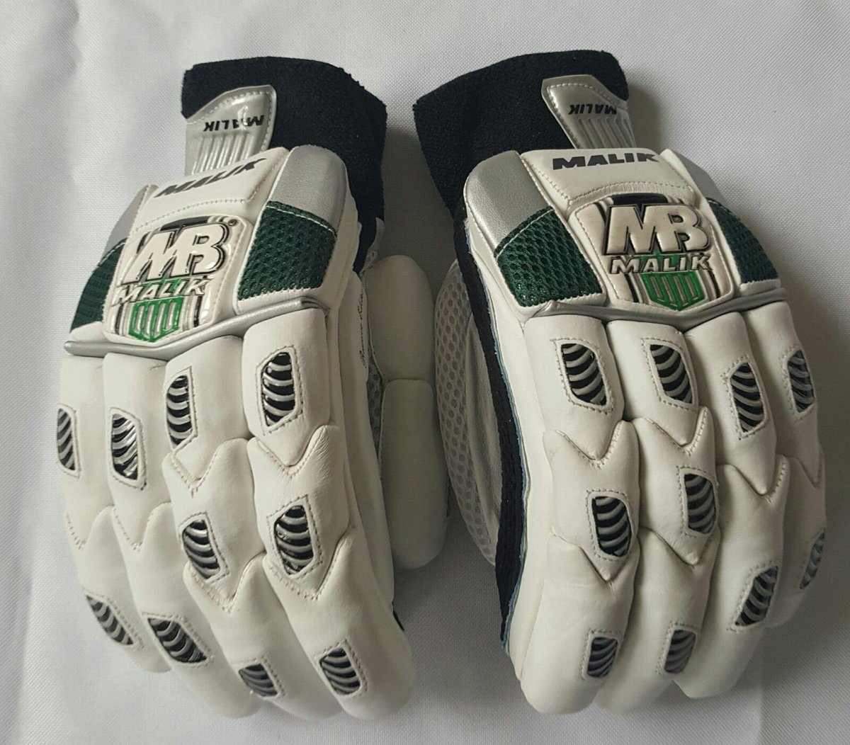 SQSports's tweet photo. The newly launched MB Reserve Edition Batting Gloves and Pads now available with us! #TrueCricketExperts https://t.co/xhVAxHwwwg
