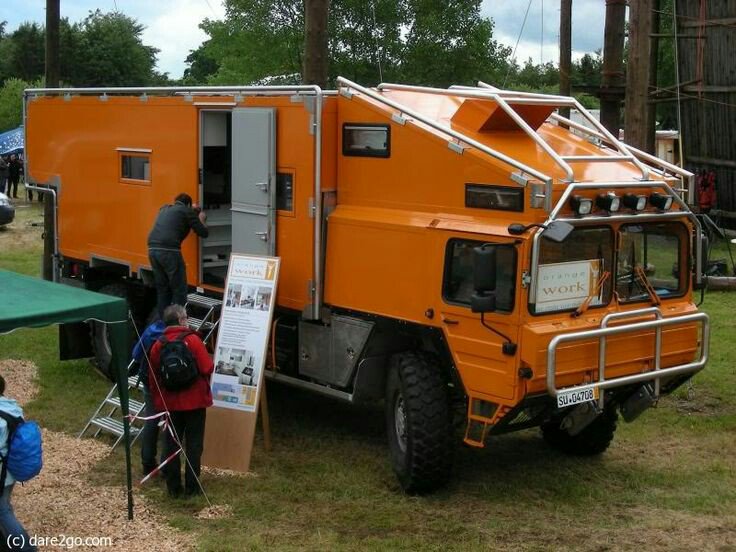 GojiBackpacker's tweet photo. Campervan? Nahhhh. Got better than that lorrr. (1/2) https://t.co/IeHA0FTo6Y