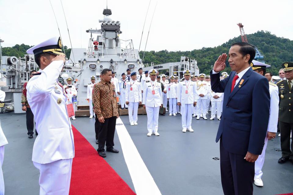 TPP_Indonesia's tweet photo. Presiden Jokowi di acara pembukaan International Fleet Review 2016 -Foto:Biro Pers Setpres #IFR2016 #Jokowi #Maritim https://t.co/m0QqZpL7xn