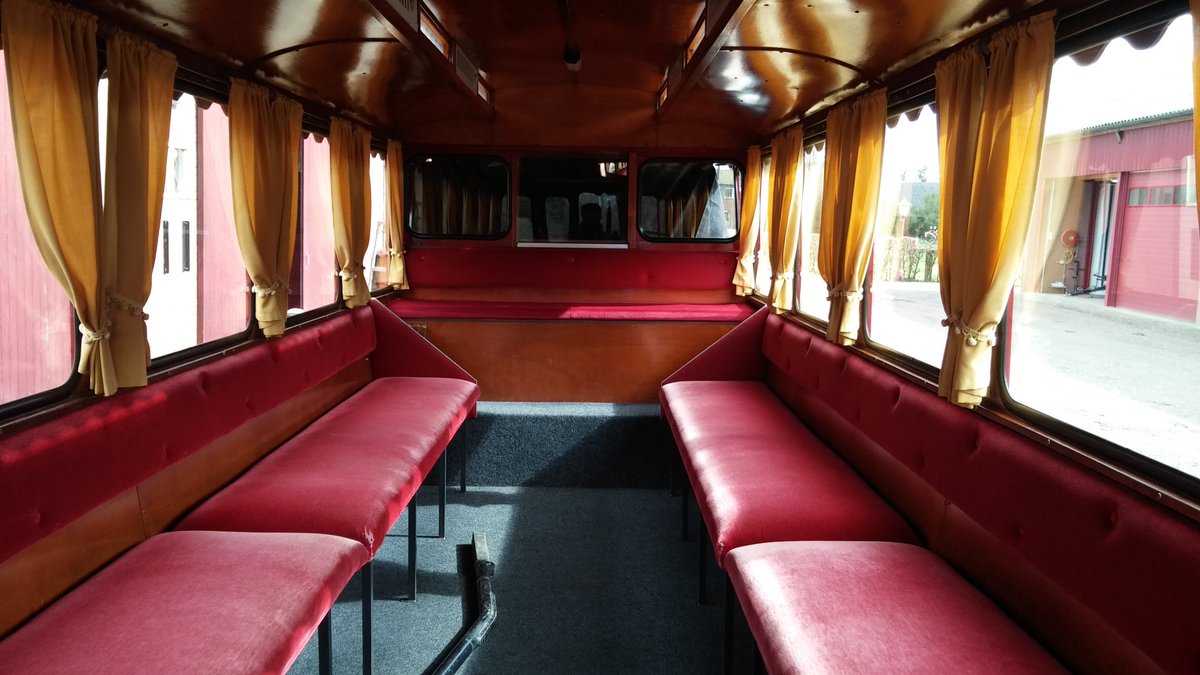 verhalenwagen's tweet photo. We halen geen verhalen meer met de wagen, alleen nog bruiloftsgasten. Verhalen kun je alleen nog op de site kwijt. https://t.co/6JQLCJVCHt