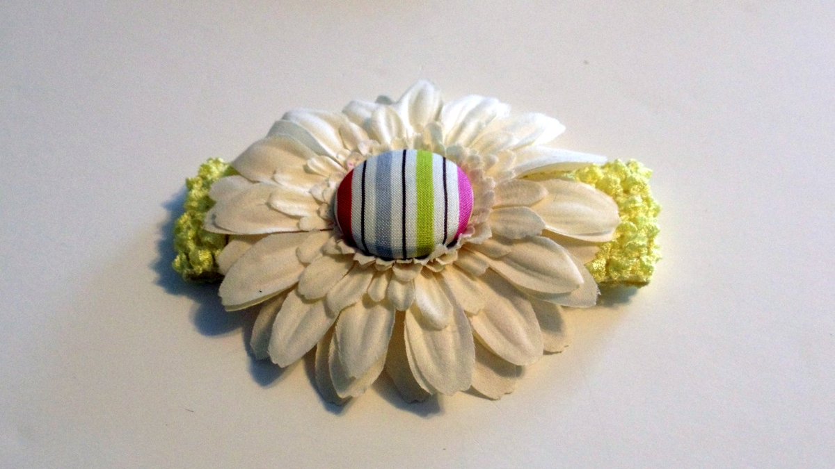 kalliescotton's tweet image. Baby Headband Yellow Off White Flower with Decorative Covered Button etsy.com/listing/109626… #Etsy #DecorativeButton