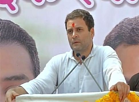 NewsStateUPUK's tweet photo. #Mumbai में बोले #RahulGandhi,ये एक्साइज नहीं है, ये छोटे कारीगरों को मारने की कोशिश है। #RollBackExciseOnJewellery https://t.co/mgwb4or98r